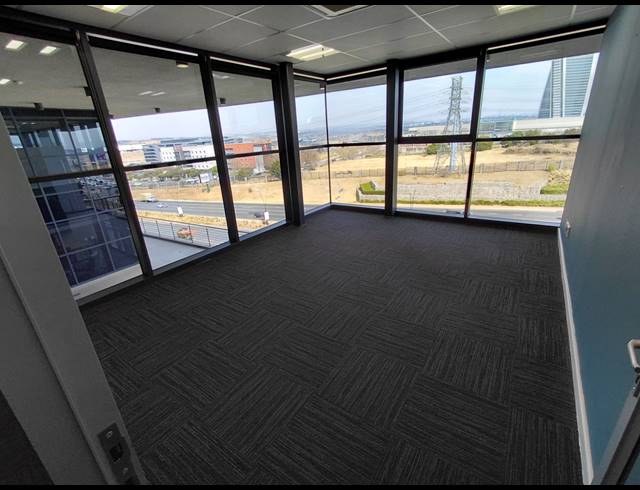 1,568M² OFFICE TO LET IN VORNA VALLEY